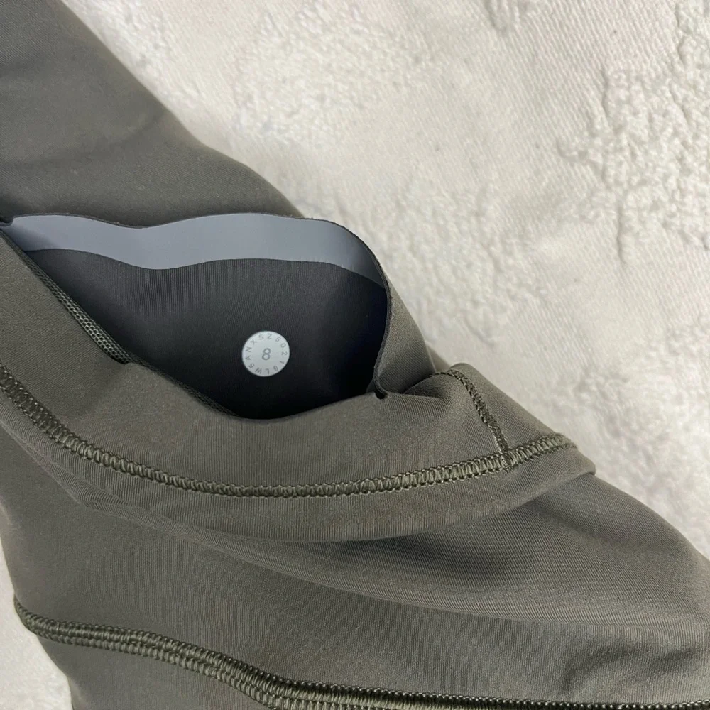 Lululemon In Movement Full Length Everlux Green Women’s 8 Leggings - Picture 4 of 4